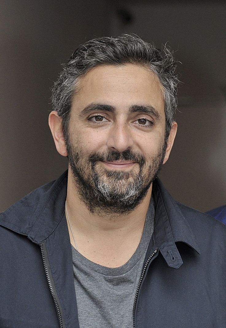 کارگردان: اولیویه ناکاش